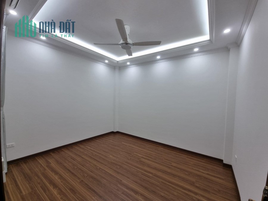 60m Mặt Tiền 5.5m Phân Lô Ô Tô Tránh Dừng Đỗ Ngày Đêm Trung Tâm Quận Cầu Giấy. Vỉa Hè Đá Bóng Kinh