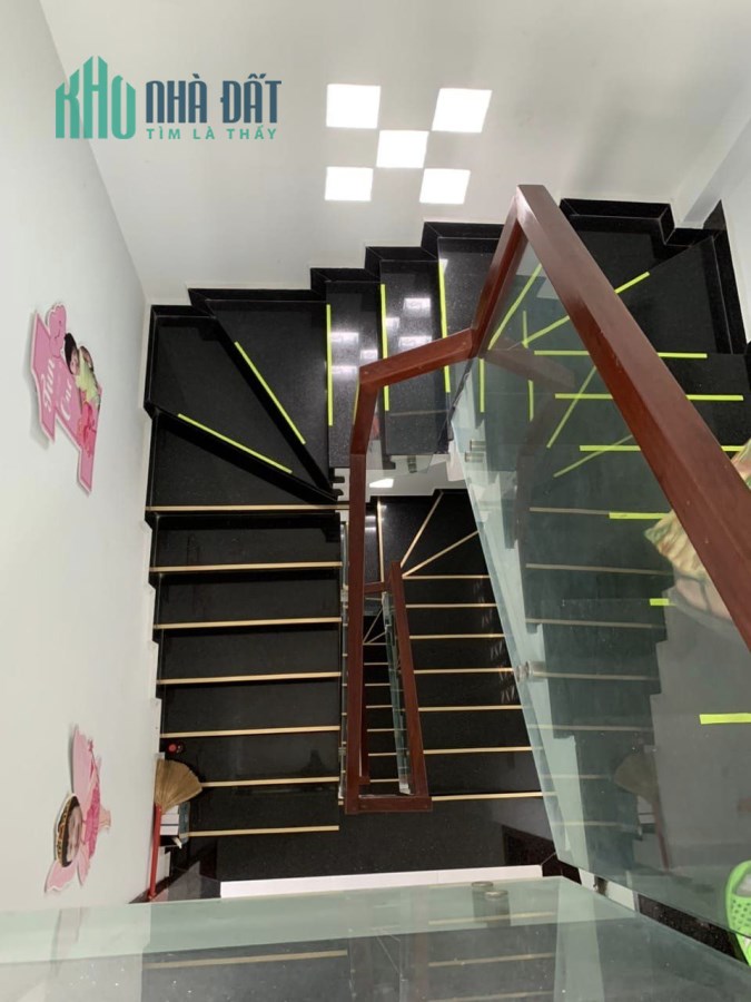 Bán nhà đẹp 4 tầng 4PN, 81m2, Lê Đình Cẩn, Bình Tân, chỉ 4.65 tỷ TL