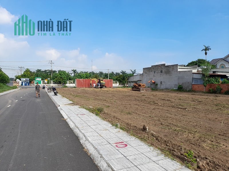 Đất chính chủ nhà em do chật vật quá nên để lại giá bao ngộp cho anh/chị nào có thiện chí.