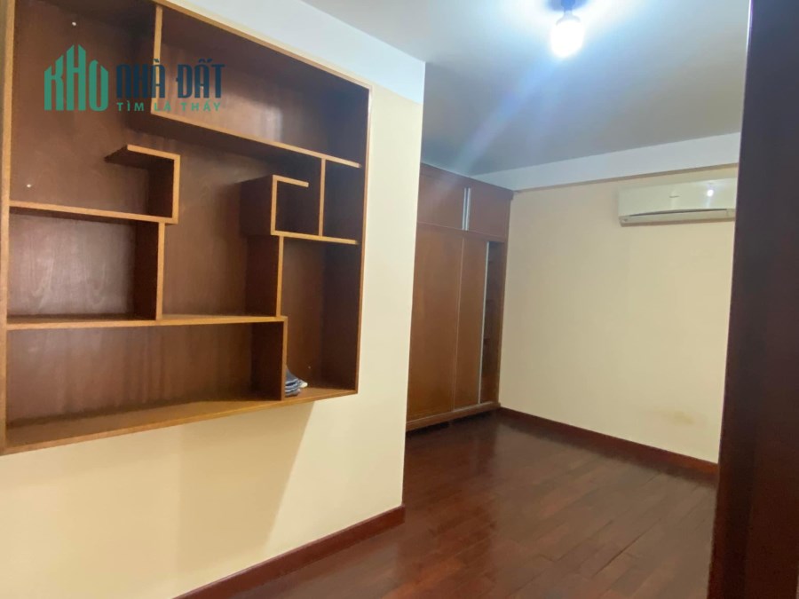 Bán nhà mặt tiền đường quận Bình Thạnh, 5.5x12, 3 tầng, gần Nguyễn Hữu Cảnh, giá nhỉn 8 tỷ