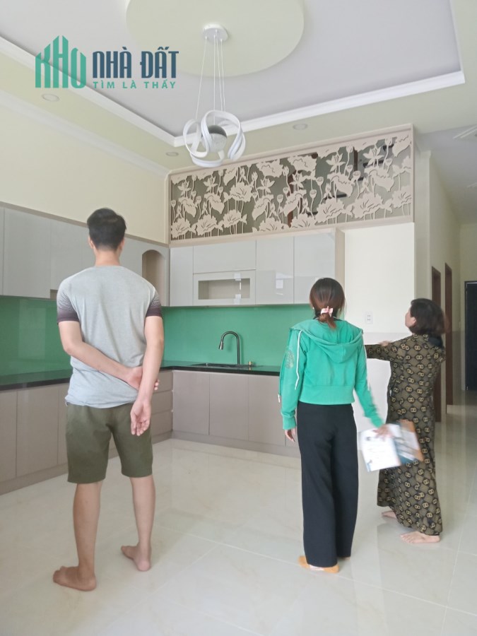 Cần ra nhanh căn nhà đã xây hoàn thiện ngay tại TP Tân Uyên