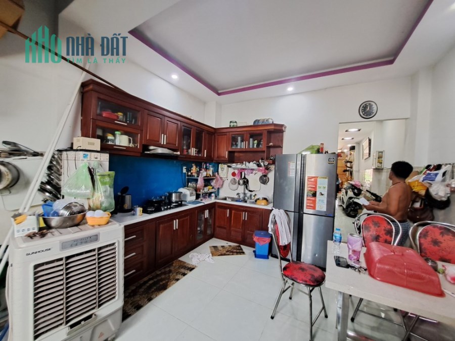 Bán Nhà Hẻm 8M Thông DT 4Mx17.5M đường Nguyễn Hũu Tiến quận Tân Phú