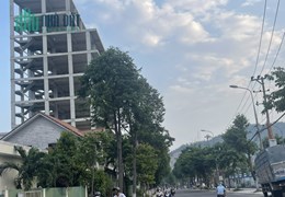 TÔI CẦN BÁN NHÀ 2 TẦNG 2 MẶT TIỀN ĐƯỜNG LẠC LONG QUÂN