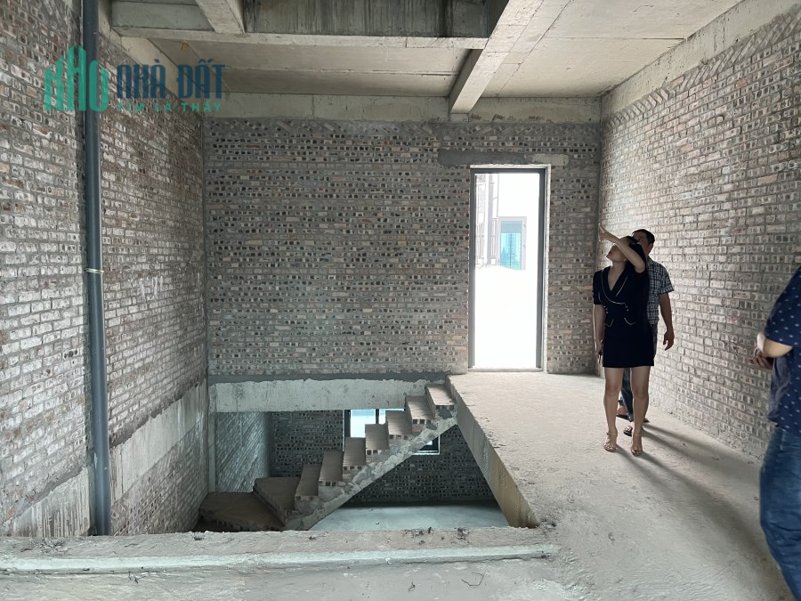 Suất ngoại giao liền kề Phú Diễn giá rẻ hơn trhij trường