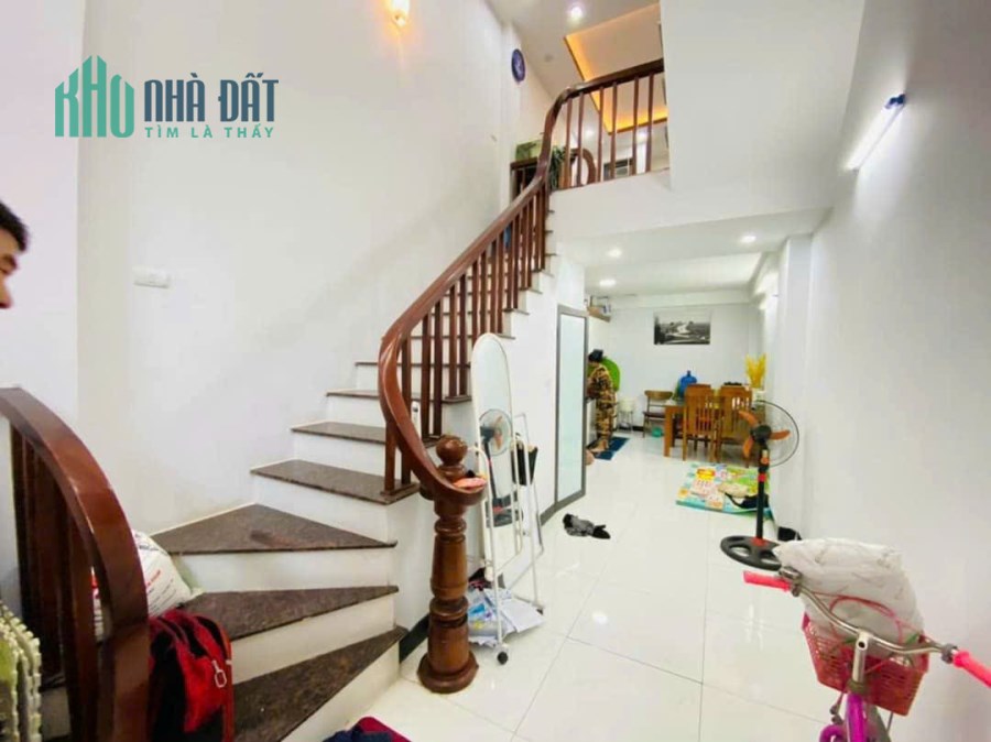 Chính chủ bán! Nhà mới đẹp, bước chân ra chợ Mậu Lương, ở luôn 35m*5T, MT 3m, nhỉnh 3 tỷ