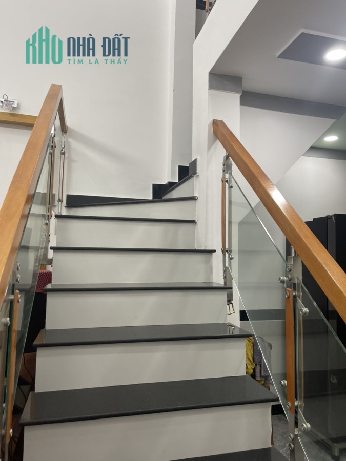 Bán nhà trệt gác lửng tại TP Thuận An, 104m2 full nội thất, vi bằng, 1.85 tỷ. Lh:0777123478
