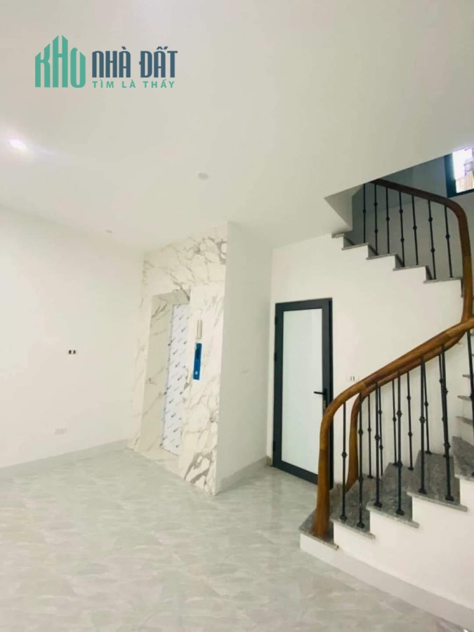 Bán nhà Phương Mai, nhà mới thang máy ngõ ô tô, DT 39m2 x 8, MT3.9m. Nhỉnh 8 tỷ.