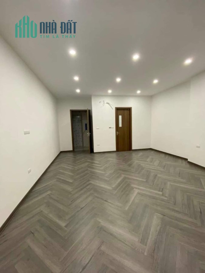 Bán nhà Phương Mai, nhà mới thang máy ngõ ô tô, DT 39m2 x 8, MT3.9m. Nhỉnh 8 tỷ.