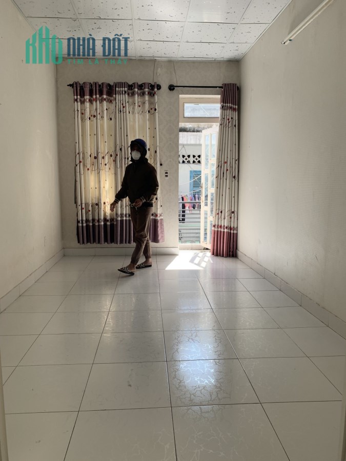 Cho thuê nhà nguyên căn P13 Tân Bình 43m2 cọc 2 tháng 10tr/th. Lh:0919343123.