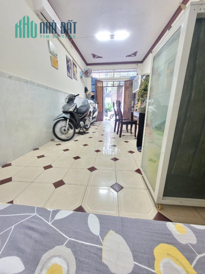 NHÀ NHỈNH 5 TỶ GẦN NGÃ TƯ HÀNG XANH, NỞ HẬU TÀI LỘC ,VÀI PHÚT SANG QUẬN 1.
