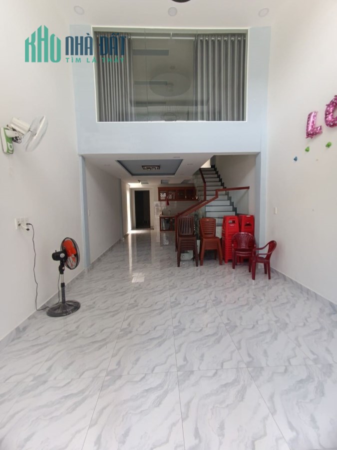 Bán gấp nhà 2 tầng 100m2 Hoà Bình Tân Phú chỉ 6,9 tỷ.