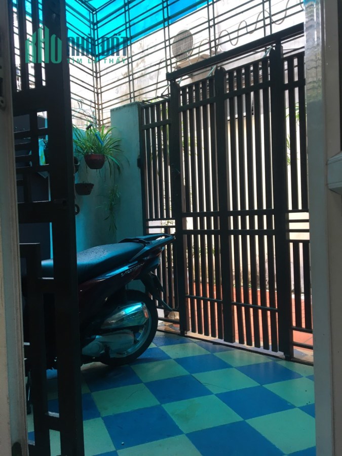 Bán nhà phố Thiên Lôi, 49m 3 tầng GIÁ 2.35 tỉ độc lập sân cổng riêng