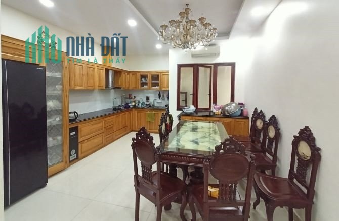 Bán nhà mặt đường Lê Văn Thuyết, 90m 4 tầng GIÁ 7.9 tỉ vị trí cực đẹp