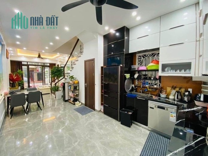 Bán nhà khu phân lô 654 Ngô Gia Tự, diện tích 75m 3 tầng GIÁ 6.3 tỉ