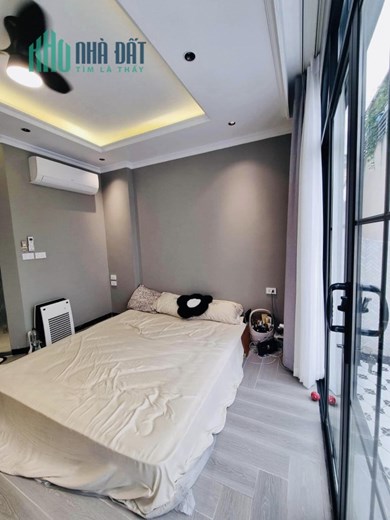 Bán siêu phẩm phố VIP Lý Nam Đế, Hoàn Kiếm. Diện tích 45m2 x 7 tầng thang máy, mặt tiền gần 4m. Oto