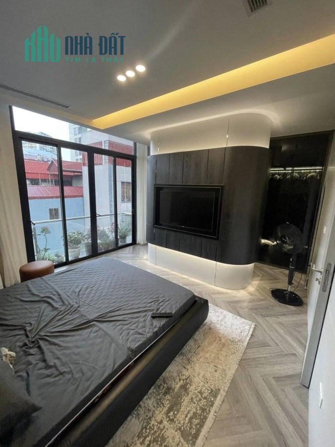Bán nhà 71m2 phố Nghi Tàm, Tây Hồ Gara 2 Ô tô 8 ngủ Dòng tiền 9.4 Tỷ