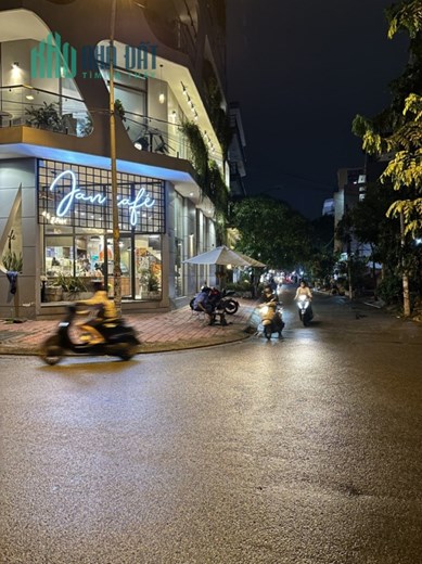 Bán Nhà Mặt Phố Tiện Kinh Doanh Đường Nguyễn Sơn, 5.5X12X4T, Không Lỗi, Đường 12m Có Lề, Giá Ngộp