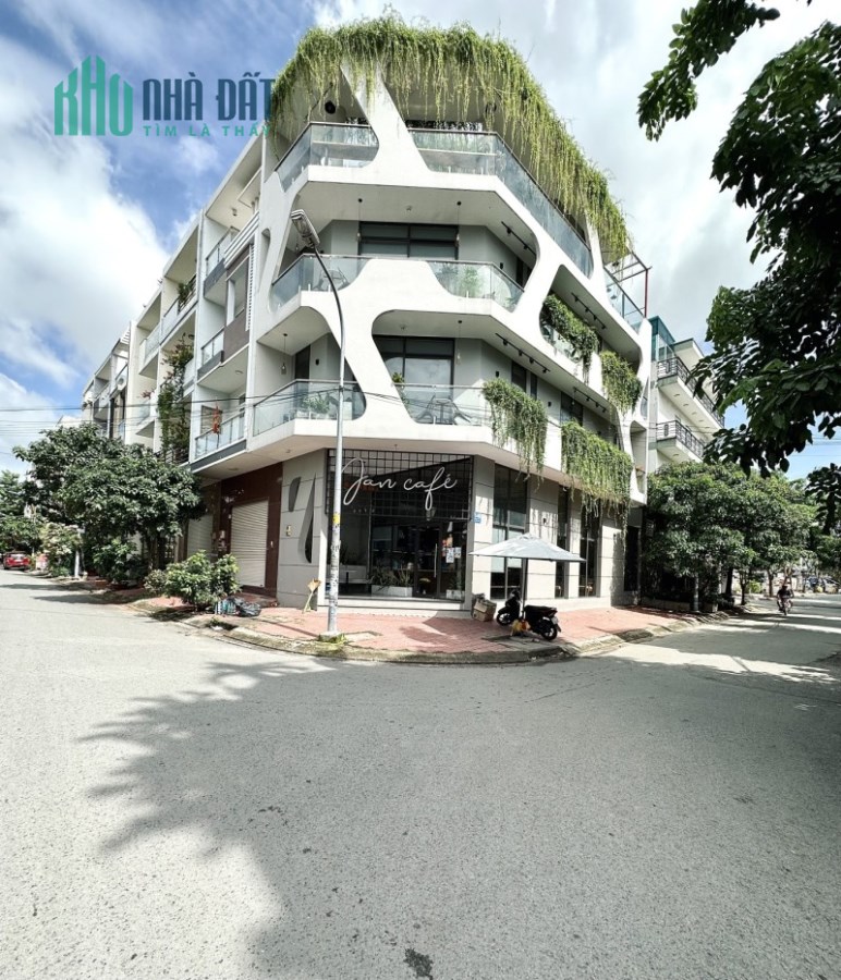 Bán Nhà Mặt Phố Có Sổ Hồng Đường Nguyễn Sơn, 5.5X12X4T, Không Lỗi, Đường 12m Có Lề, Giá Ngộp Hạ