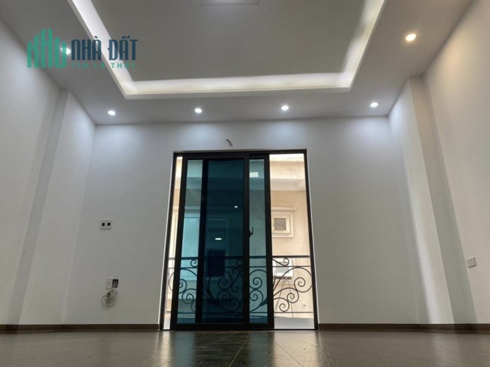 Bán nhà 75m2 phố Nghi Tàm, Tây Hồ Gara Ô tô 7 chỗ 8 phòng ngủ Dòng tiền ổn 9.3 Tỷ