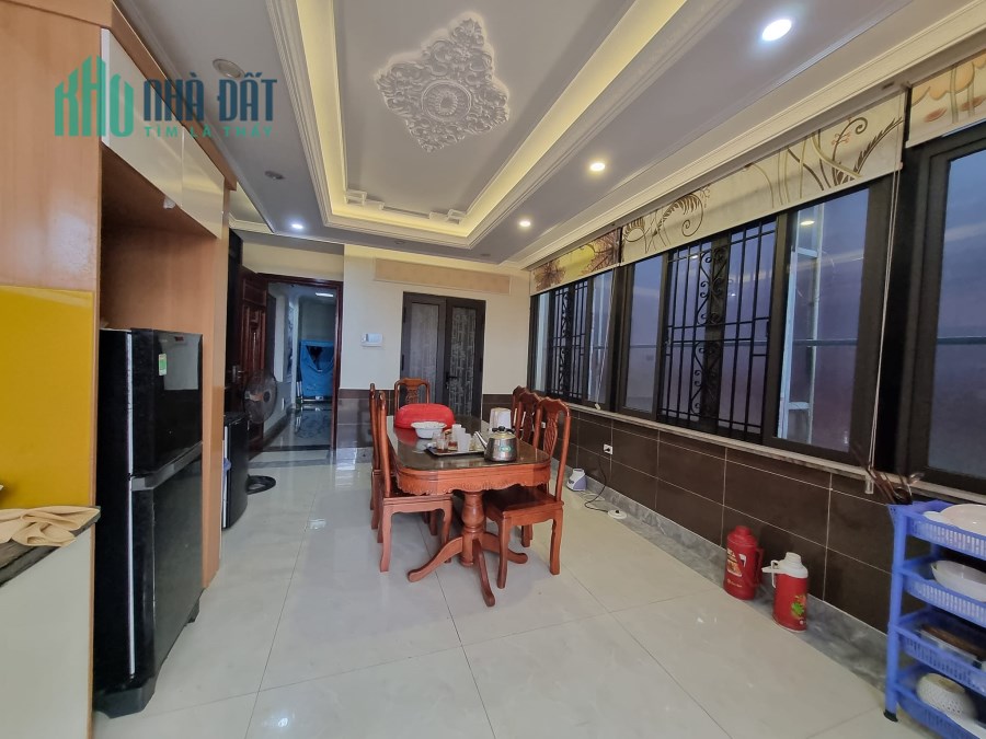 Bán nhà 73m2 phố Nghi Tàm, Tây Hồ Gara Ô tô 7 chỗ 8 phòng ngủ Dòng tiền 9.4 Tỷ