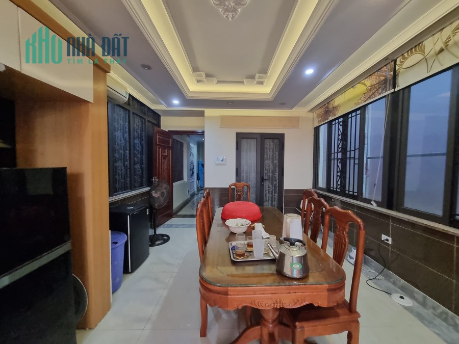 Bán nhà 73m2 phố Nghi Tàm, Tây Hồ Gara Ô tô 7 chỗ 8 ngủ Dòng tiền ổn 9.4 Tỷ