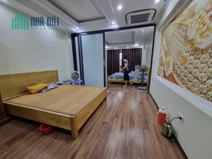Bán nhà 71m2 phố Nghi Tàm, Tây Hồ Gara Ô tô 7 chỗ 8 phòng Dòng tiền ổn 9.2 Tỷ