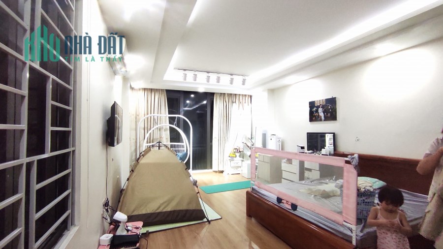 Bán nhà 71m2 phố Nghi Tàm, Tây Hồ Gara Ô tô 7 chỗ 8 ngủ Dòng tiền ổn 9.5 Tỷ