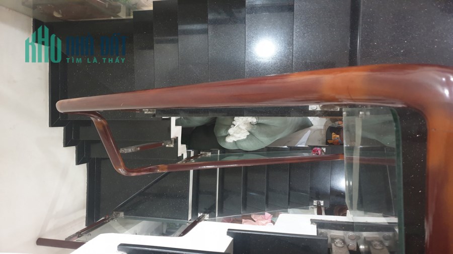 Bán nhà M.Tiền Hà Huy Giáp Quận 12, 5 tầng, Ngan lớn 6m, giá giảm còn 11 tỷ