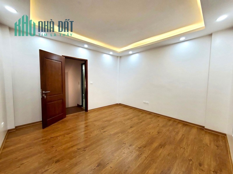 Bán nhà quận Thanh Xuân Giáp Nhất 2M 5T 3 ngủ ngõ thông Ô TÔ ĐỖ CỔNG nhỉnh 5 tỷ lh  0817606560