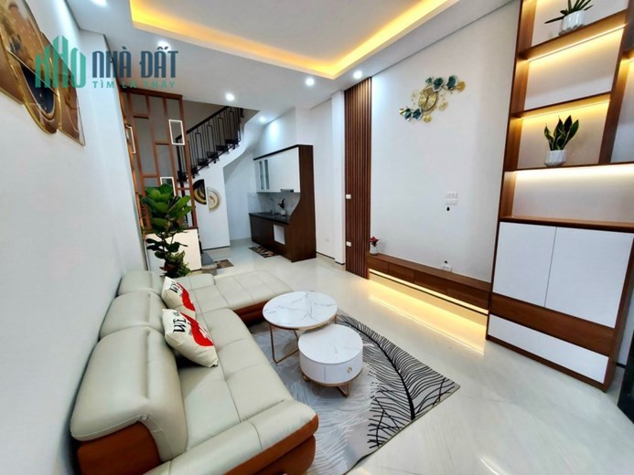 Nhà đẹp Ngọc Thuỵ, sót 1 căn duy nhất giá hơn 3 tỷ. full nội thất đẹp.