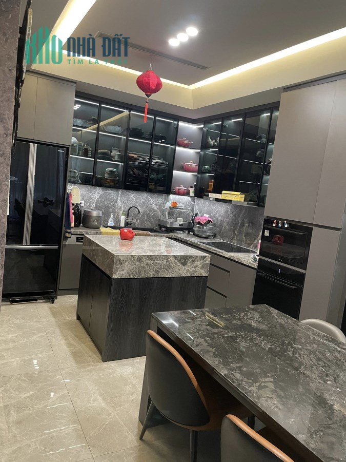 Bán nhà 79m2 phố Nghi Tàm, Tây Hồ Thang máy Nhập 8 phòng Dòng tiền ổn 9.3 Tỷ