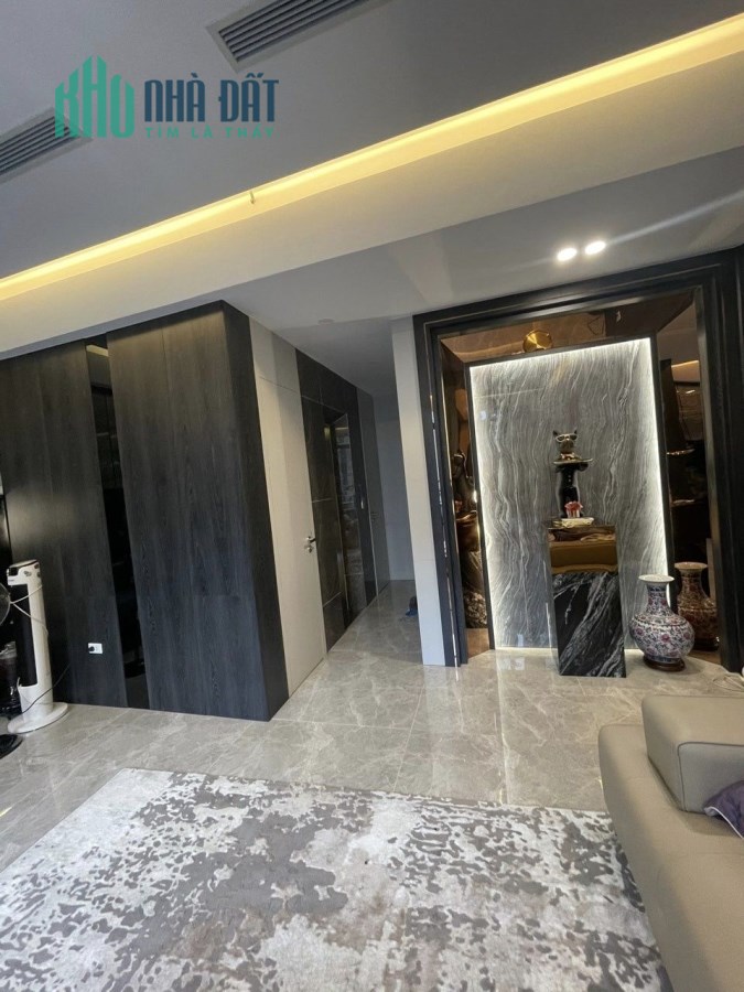 Bán nhà 79m2 phố Nghi Tàm, Tây Hồ thang máy XỊN 8 phòng Dòng tiền 9.1 Tỷ