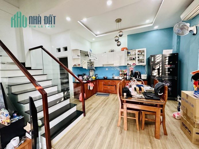 Bán nhà hẻm xe tải, Quốc lộ 13, lô góc, ngang 6m, 4 tầng giá chỉ 10 tỷ.