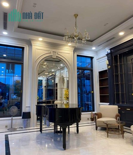 Giảm 6 tỷ, bán gấp nhà mặt phố Quang Trung sầm uất 212m2 chỉ 35.9 tỷ. LH 0989.62.6116