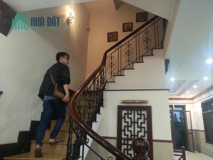 Biệt thự đẹp Full Nội thất đẳng cấp an ninh 24h, du thuyền, hồ bơi, tennis