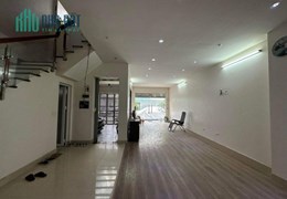 Gia đình hiện còn 2 phòng trống tầng 4 cần cho thuê: - Diện tích 16m2: giá 3 triệu/1 tháng.