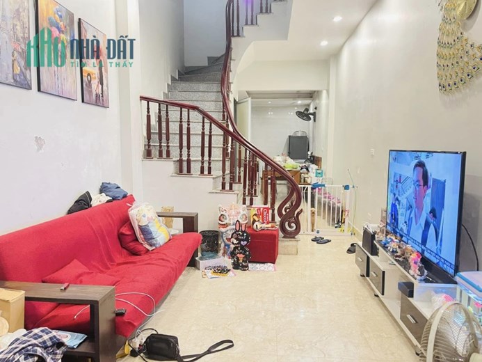 Bán nhà Quốc Tử Giám, Đống Đa 45m, 5T, phân lô cán bộ, hiếm đẹp, dân trí cao.