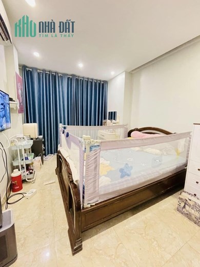 Bán nhà Quốc Tử Giám, Đống Đa 45m, 5T, phân lô cán bộ, hiếm đẹp, dân trí cao.