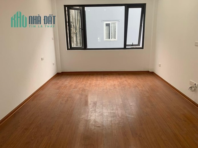Nhà 5 tầng mới koong phố Ngô Gia Tự, ô tô đỗ cổng, DT 34m2, MT 3.6m, nhỉnh 3 tỷ