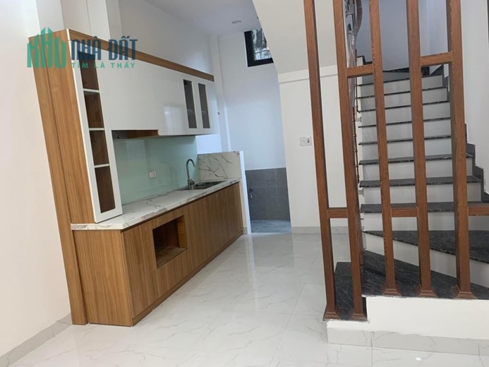 Nhà 5 tầng mới koong phố Ngô Gia Tự, ô tô đỗ cổng, DT 34m2, MT 3.6m, nhỉnh 3 tỷ
