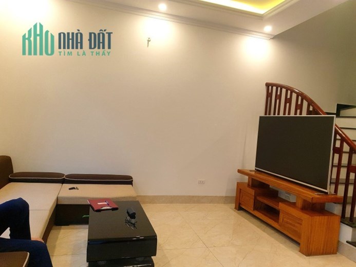 Nhà 5 tầng mới koong phố Ngô Gia Tự, Lô góc, ô tô đỗ cổng, DT 40m2, MT 5m, nhỉnh 3 tỷ.
