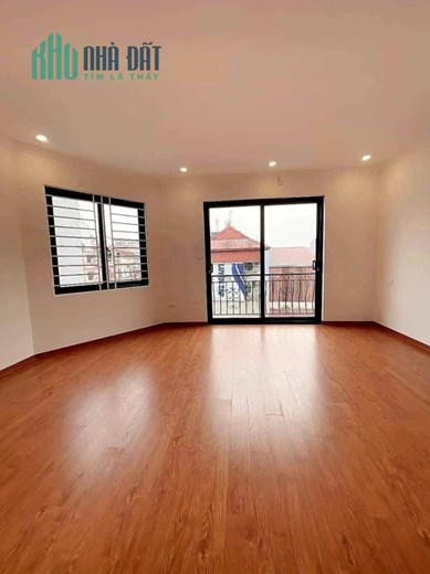 Nhà 5 tầng mới koong phố Ngô Gia Tự, Lô góc, ô tô đỗ cổng, DT 40m2, MT 5m, nhỉnh 3 tỷ.