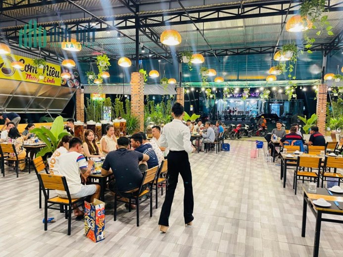 BÌNH DƯƠNG, CƠM NIÊU THÙY LINH CẦN SANG QUÁN  Mặt tiền Đường D13-5A BÀU BÀNG, Liên Hệ 0976291679
