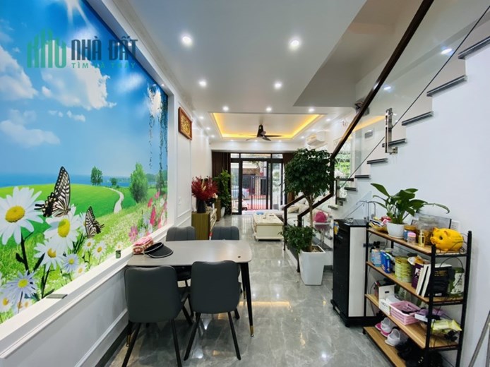Bán nhà độc lập 3 tầng dân xây sân cổng riêng 75M  Tái định cự Ngô Gia Tự
