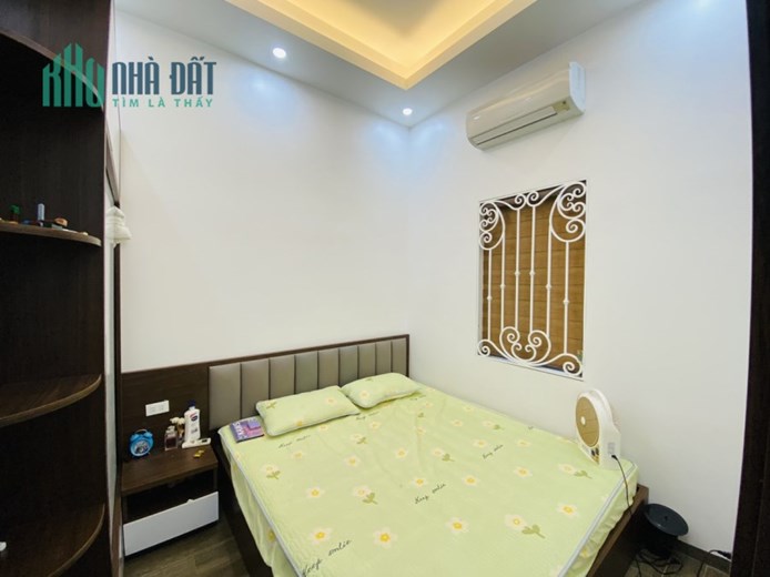 Bán nhà độc lập 3 tầng dân xây sân cổng riêng 75M  Tái định cự Ngô Gia Tự