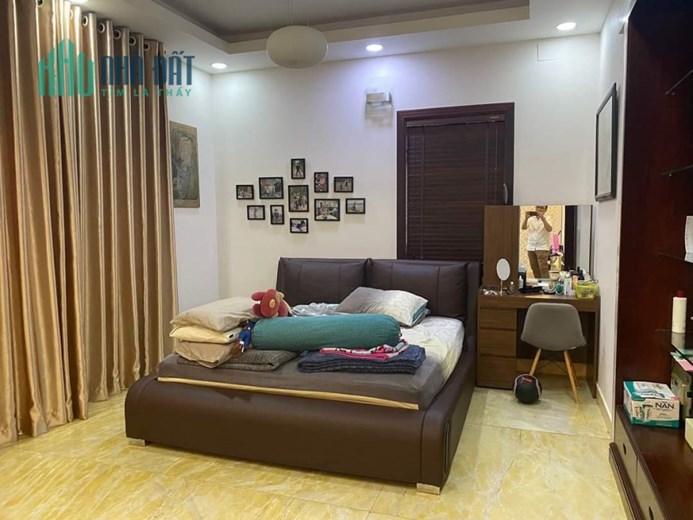 Bán Nhà Mặt Tiền Ny Sư Huỳnh Liên, Tân Bình, 101m2, Ngang 7m, Dòng Tiền 40tr, Nhỉnh 15 Tỷ