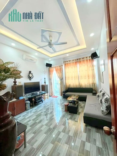Nhà mới 4 tầng sát MT Bông Sao P5 Q8 giá 6tỷ9