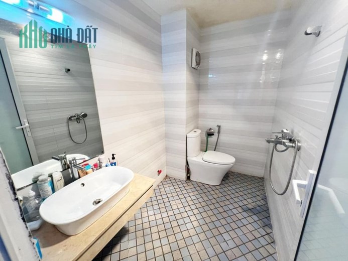 BIỆT THỰ LIỀN KỀ KHU .V.I.P QUÂN ĐỘI( THẠCH BÀN) 124 M2 x 5 TẦNG.
 CHỈ 1X,X TỶ
