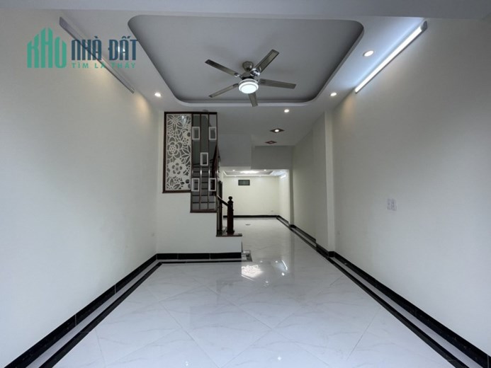 Bán nhà Giải Phóng, Hoàng Mai 46m2 Ô tô đỗ cửa, Nở Hậu nhỉnh 3 tỷ