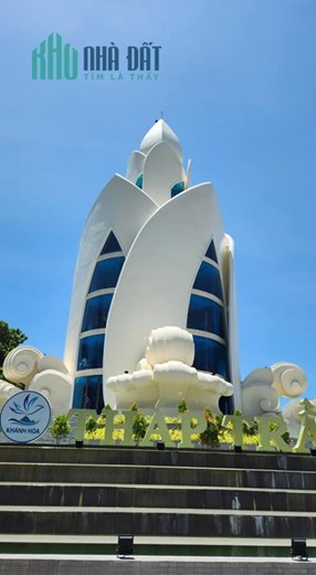 nhà hẻm lê thánh tôn sát VINCOM 12pn 14wc